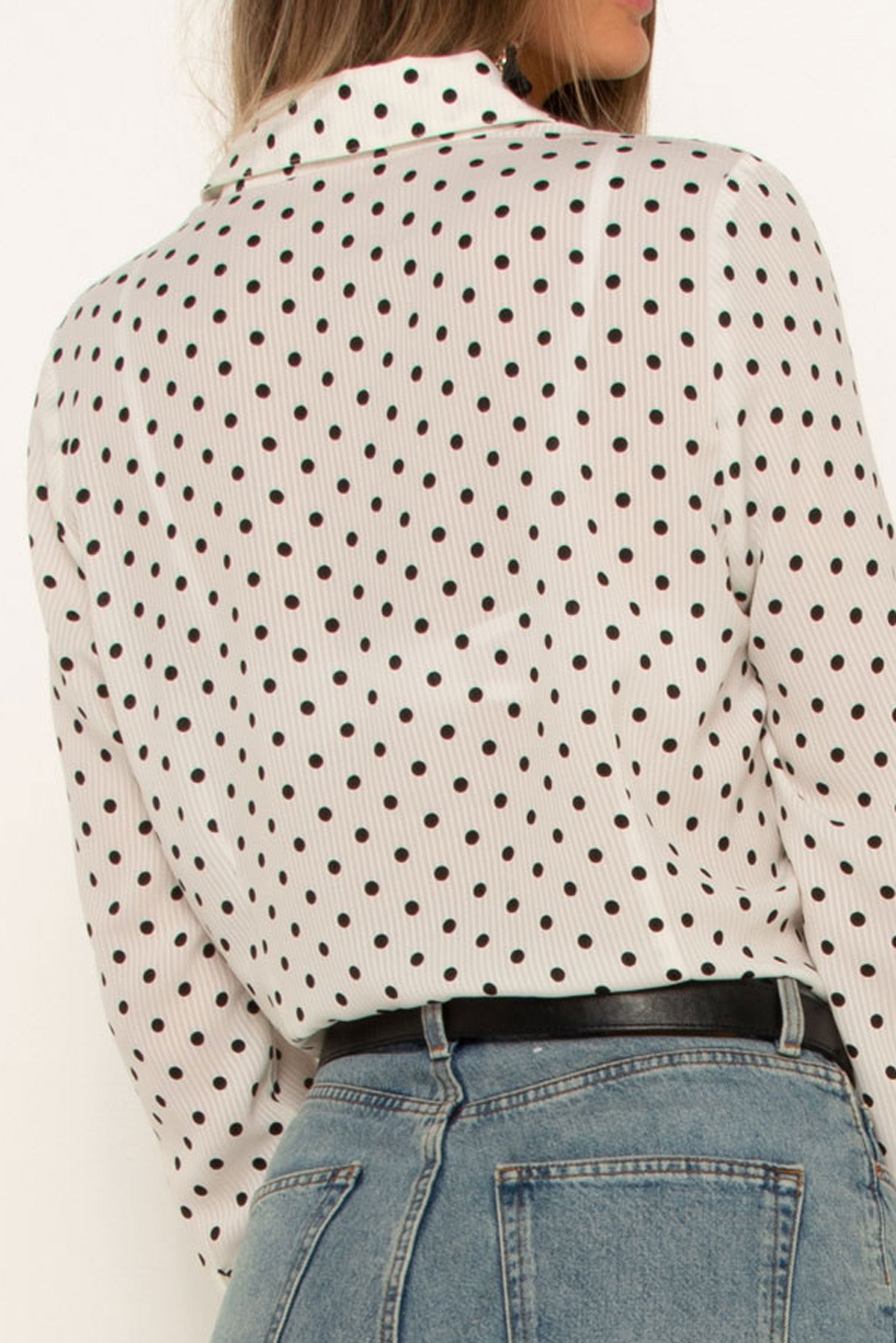 tall-girl-wearing-white-polka-dot-shirt-tucked-in-casual-look
